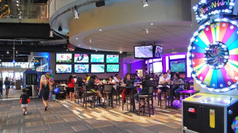 GameTime Miami gallery image Arcades Bowling